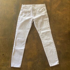 White skinny jeans from Current/Elliott. Size 25.